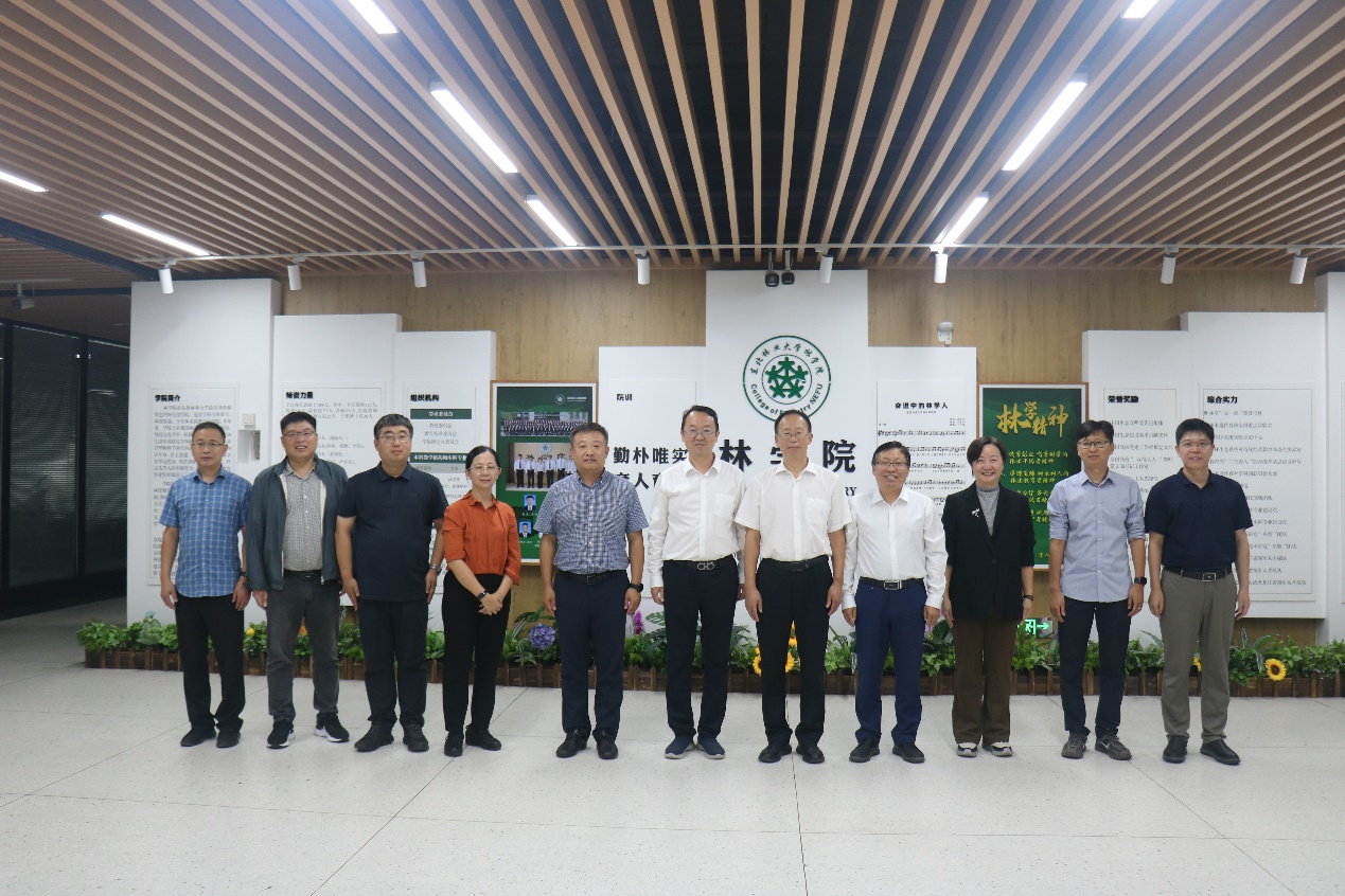 中国热带农业科学院橡胶研究所党委书记邹奎一...